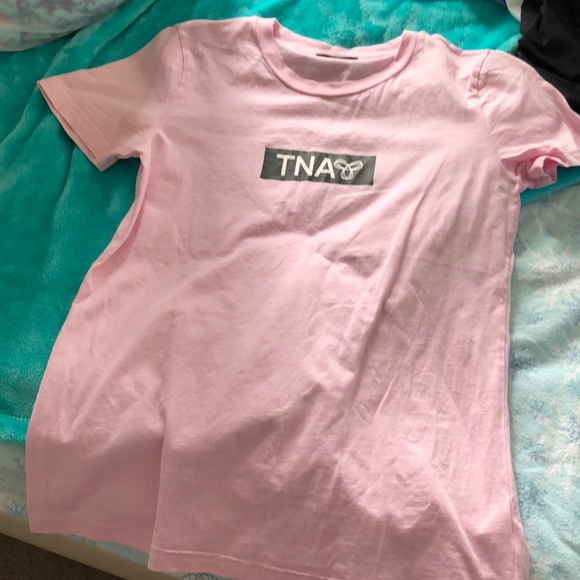 Tna tee
